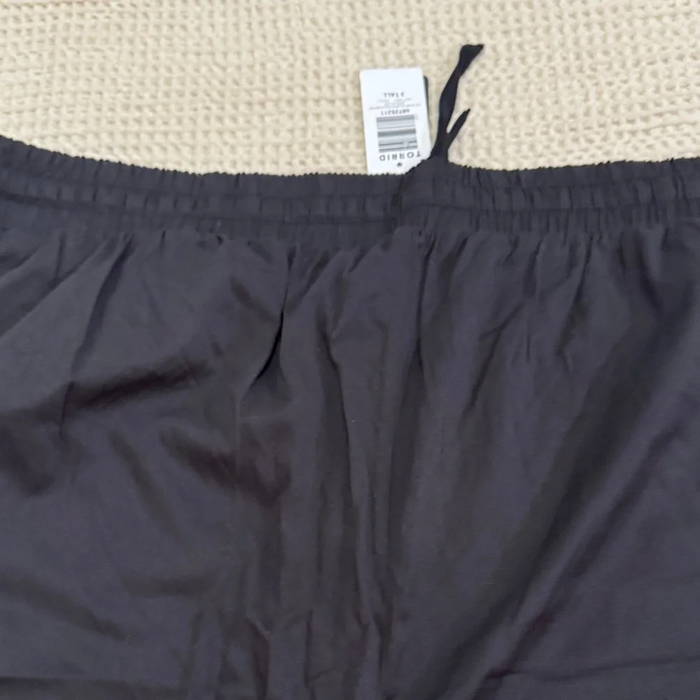 torrid Black Wide-Leg Cargo Pants - Picture 5 of 8